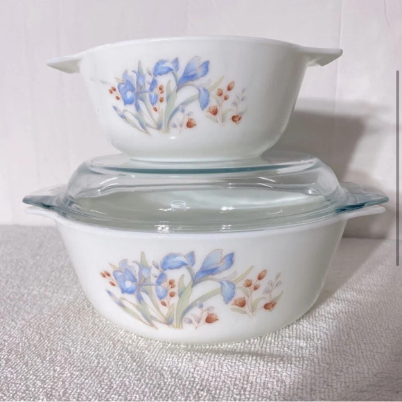 Vintage England Pyrex Blue Iris Casserole Dishes X2 W  One Lid - Picture 3 of 16